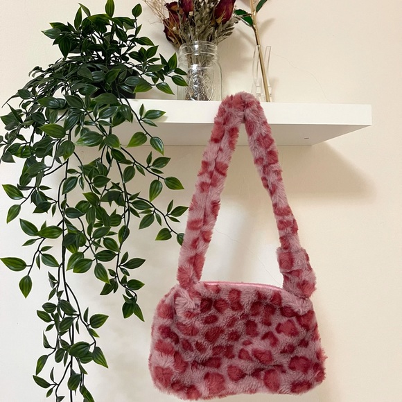 Pink Leopard Print Fluffy Bag🍒 - Picture 2 of 4
